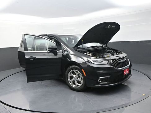 Used 2024 Chrysler Pacifica Limited image 37