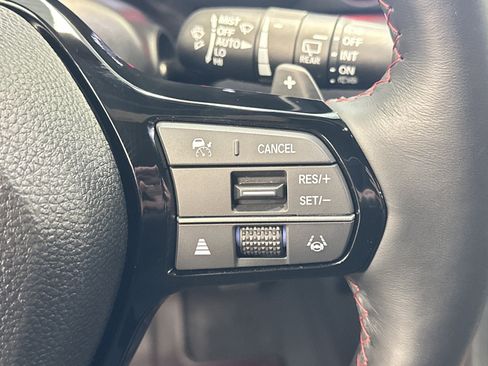 Used 2025 Honda Pilot Black Edition image 37