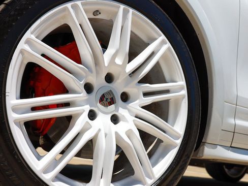 Used 2014 Porsche Cayenne GTS AWD/4WD image 30