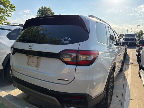Used 2023 Honda Pilot Touring image 3