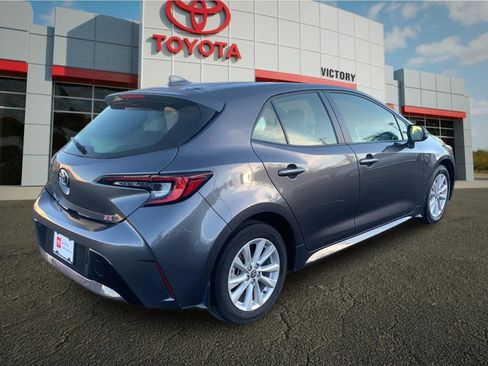 Used 2025 Toyota Corolla SE image 3