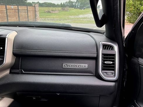 Used 2019 RAM 1500 Laramie AWD/4WD image 13