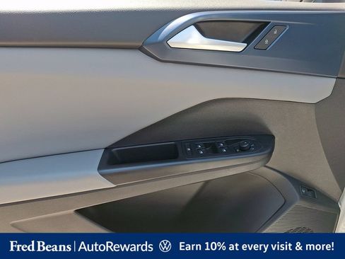 Certified 2023 Volkswagen Taos SE w/ Black Wheel Package FWD image 16