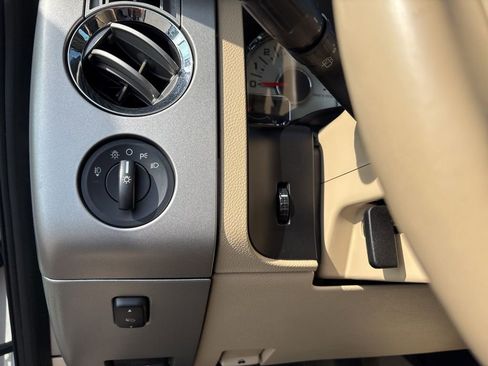 Used 2014 Ford Expedition XLT w/ Equipment Group 202A RWD image 16