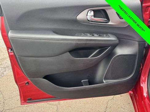 Used 2025 Chrysler Pacifica Select FWD image 9