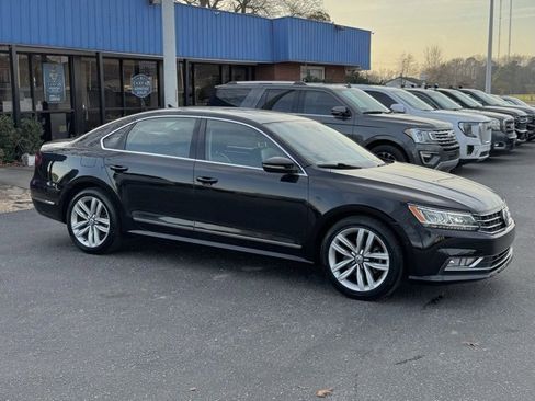 Used 2017 Volkswagen Passat 1.8T SEL Premium image 8