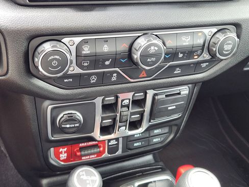 New 2026 Jeep Gladiator Sport AWD/4WD image 17