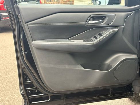 Used 2024 Nissan Rogue SL AWD/4WD image 31