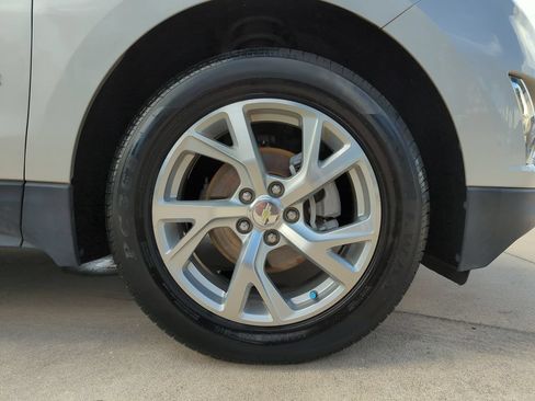 Used 2021 Chevrolet Equinox LT FWD image 27