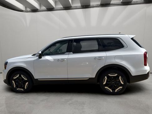 Used 2025 Kia Telluride S image 2
