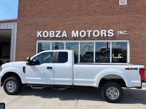 Used 2018 Ford F250 XL AWD/4WD image 2