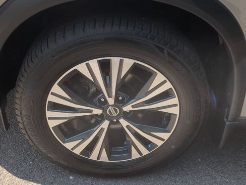 Used 2021 Nissan Rogue SV w/ Premium Package AWD/4WD image 10