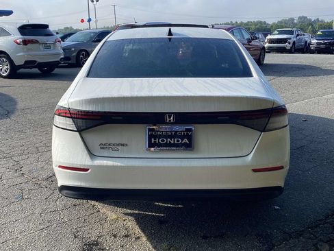 Certified 2025 Honda Accord SE image 4