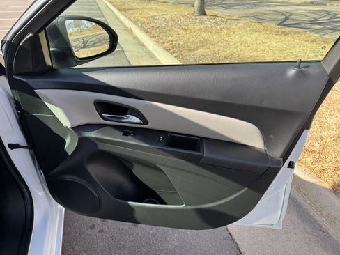 Used 2016 Chevrolet Cruze LS image 17