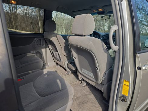 Used 2005 Toyota Sienna LE image 25