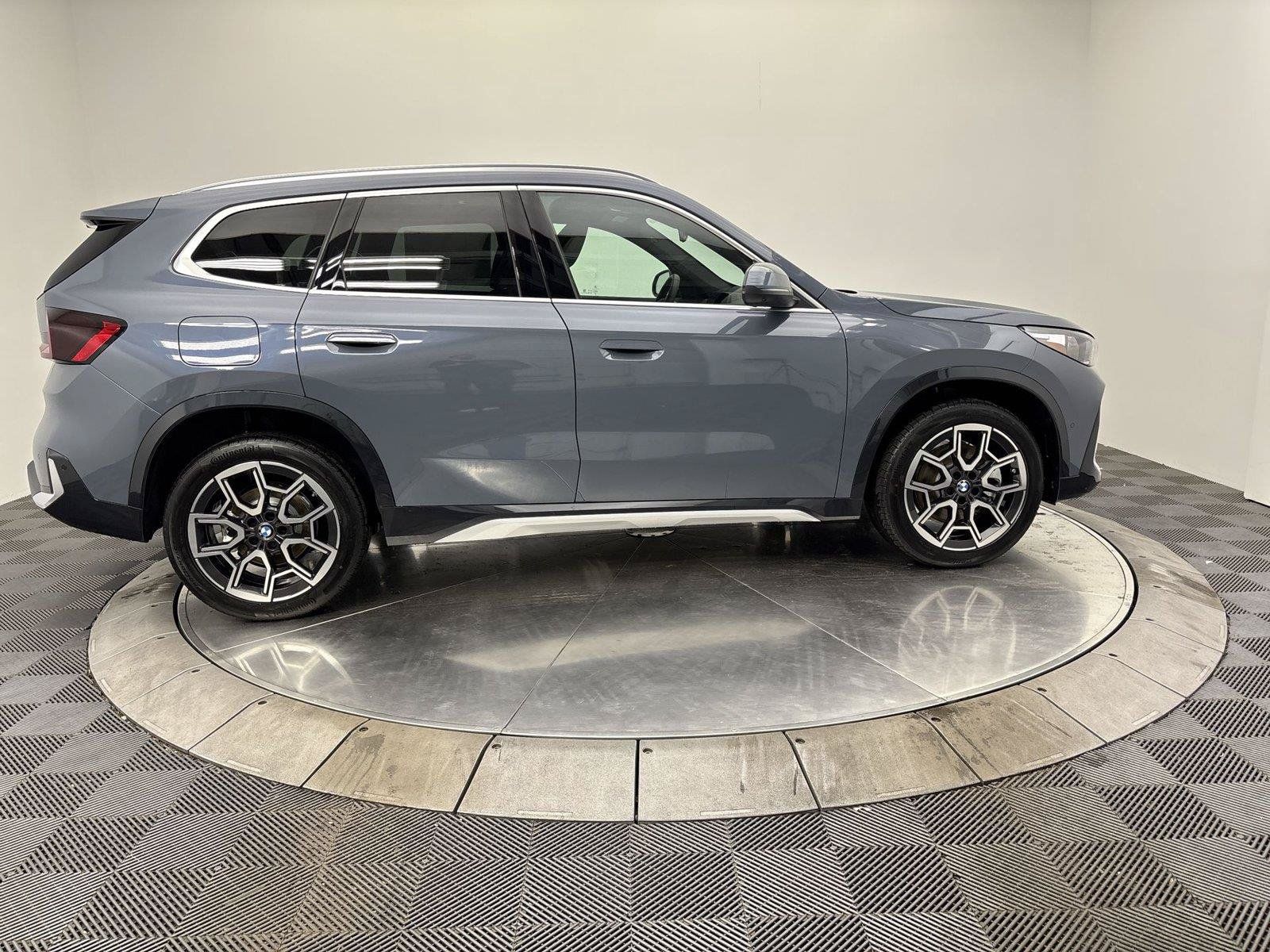 New 2027 BMW X1 xDrive28i AWD/4WD image 17