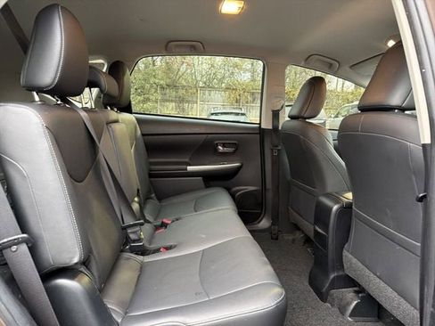 Used 2017 Toyota Prius V Five image 16