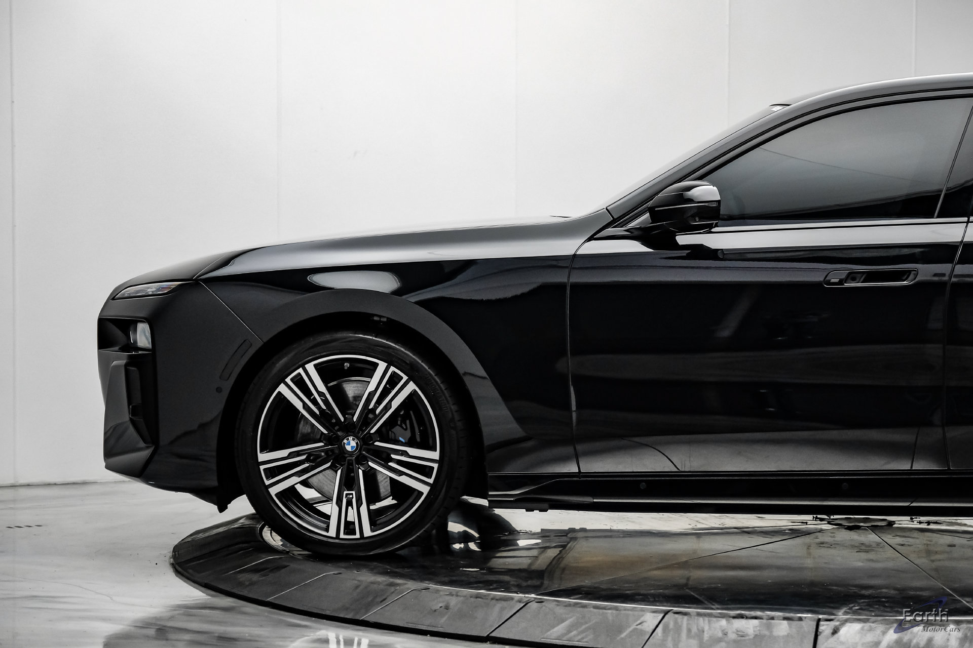 Used 2025 BMW i7 xDrive60 w/ Executive Package AWD/4WD image 8
