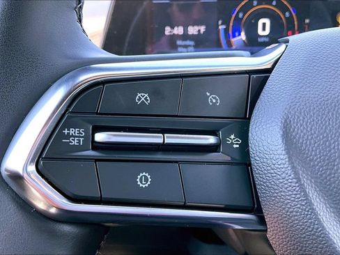Used 2026 Chevrolet Equinox LT FWD image 16