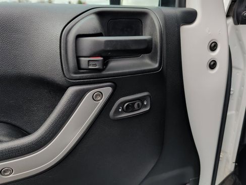 Used 2017 Jeep Wrangler Unlimited Sahara image 27