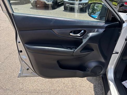 Used 2017 Nissan Rogue SV AWD/4WD image 7