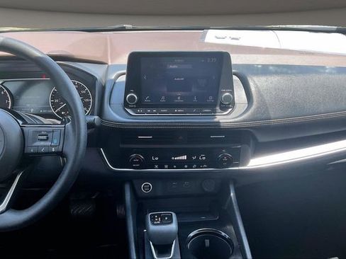 Used 2023 Nissan Rogue SV FWD image 6