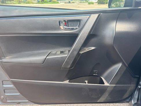 Used 2017 Toyota Corolla SE FWD image 25