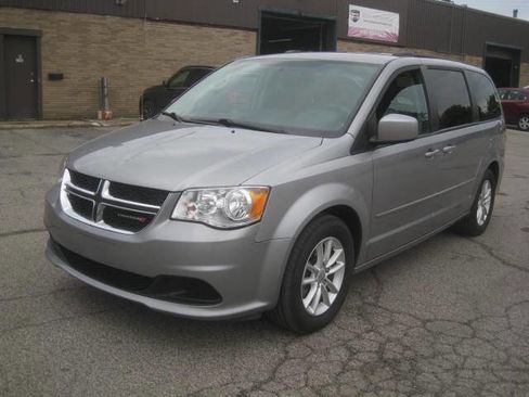Used 2016 Dodge Grand Caravan SXT FWD image 1