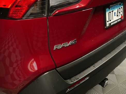 Used 2022 Toyota RAV4 XLE Premium AWD/4WD image 9