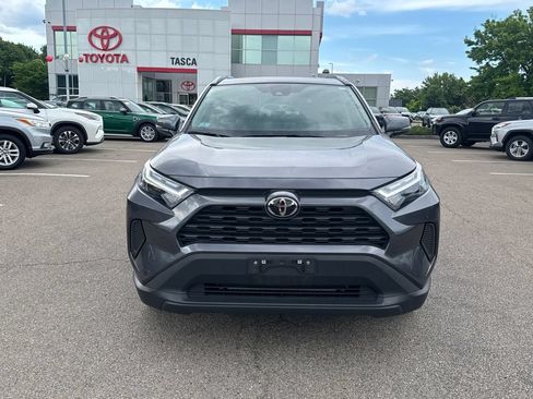 Used 2025 Toyota RAV4 XLE AWD/4WD image 2