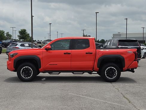 Used 2024 Toyota Tacoma TRD Off-Road AWD/4WD image 3
