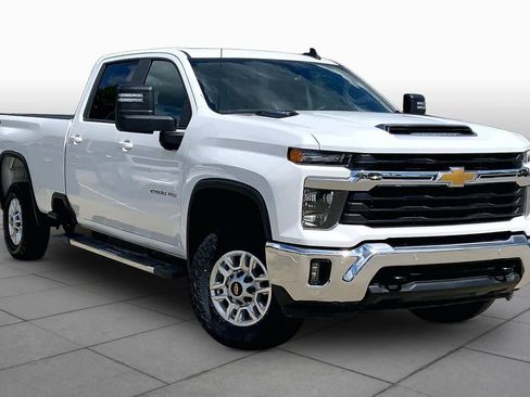 Used 2025 Chevrolet Silverado 2500 LT w/ Safety Package AWD/4WD image 3