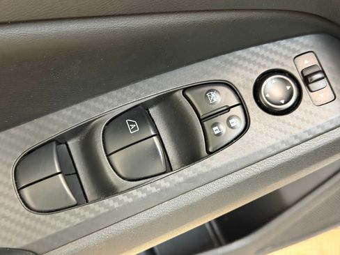 Used 2025 Nissan Altima 2.5 SV FWD image 26