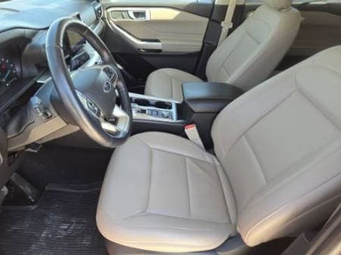 Used 2022 Ford Explorer XLT w/ Equipment Group 202A image 5