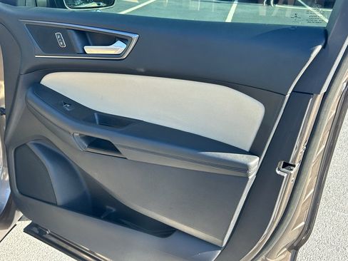 Used 2019 Ford Edge SE image 29