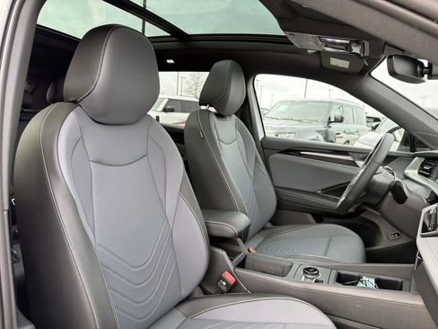 New 2026 Volkswagen Tiguan SE R-Line image 18