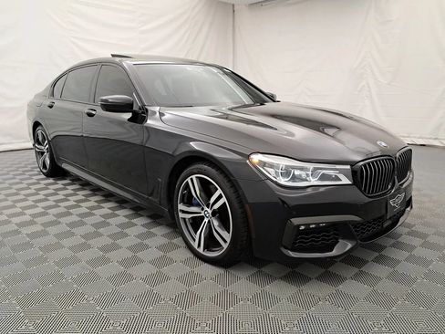Used 2019 BMW 750i xDrive w/ Executive Package AWD/4WD image 2