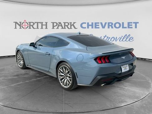 Used 2025 Ford Mustang Premium RWD image 5