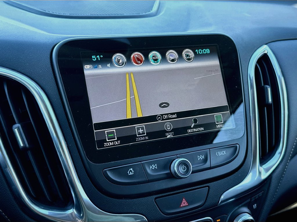 Used 2018 Chevrolet Equinox Premier w/ Infotainment II Package AWD/4WD image 26