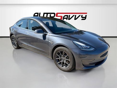 Used 2020 Tesla Model 3 Standard Range Plus image 1