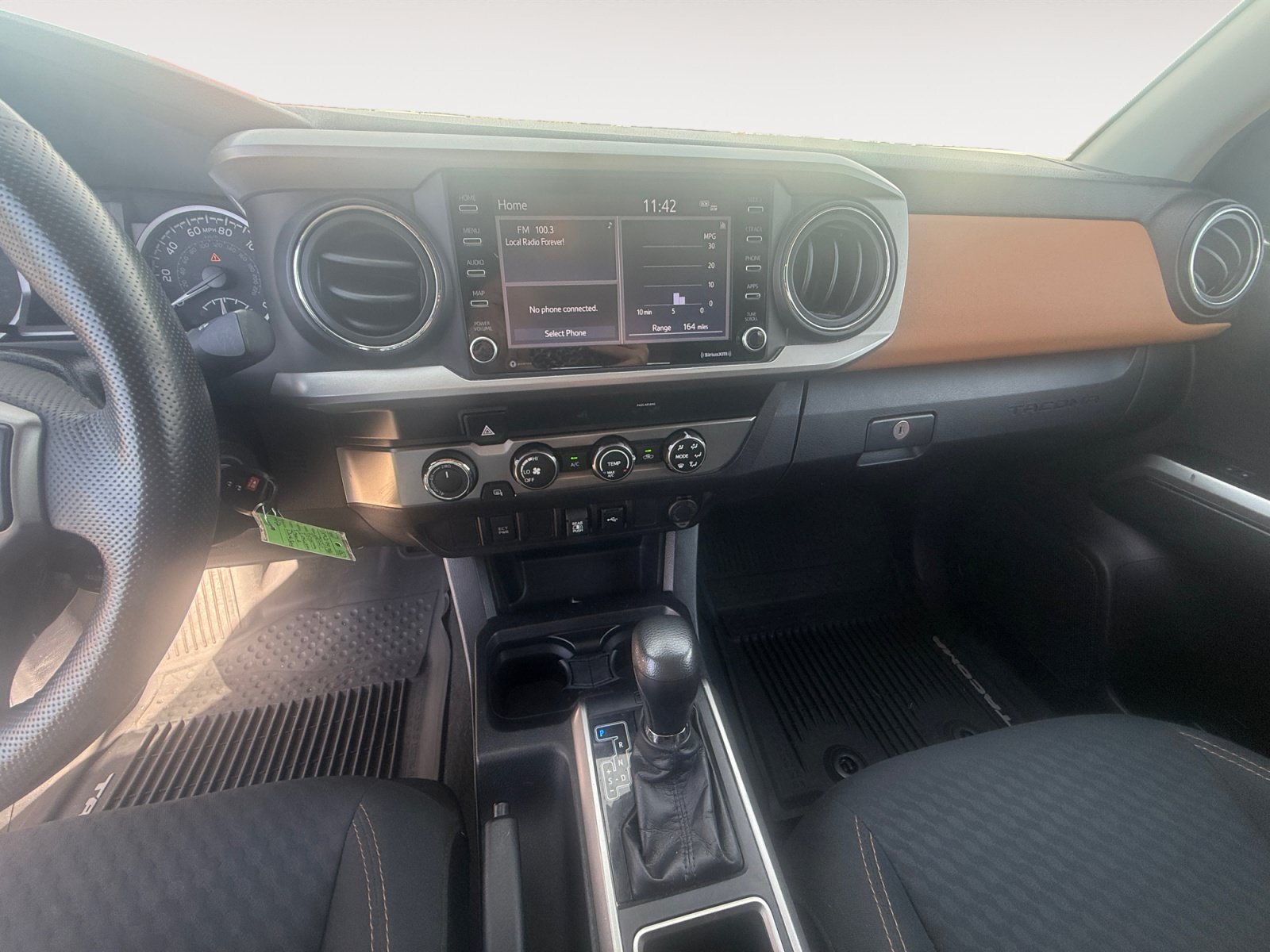 Used 2020 Toyota Tacoma SR5 AWD/4WD image 11
