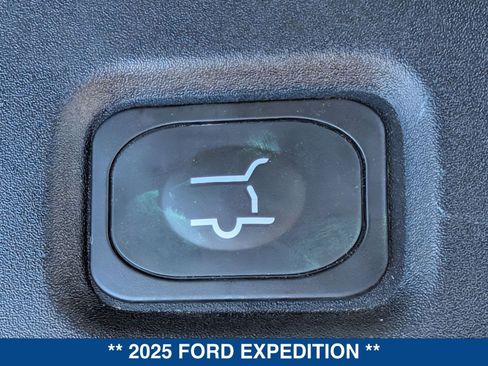 Certified 2025 Ford Expedition Active image 17