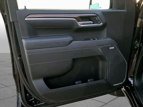 Used 2025 Chevrolet Silverado 1500 LT Trail Boss w/ Convenience Package II AWD/4WD image 19