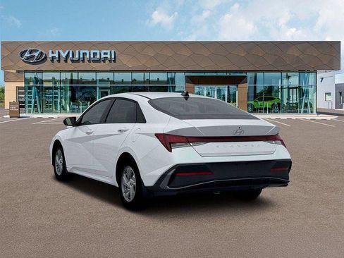 New 2026 Hyundai Elantra SE FWD image 5