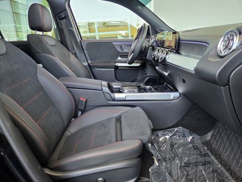 Certified 2023 Mercedes-Benz EQB 300 4MATIC image 19