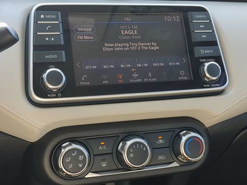 Used 2021 Nissan Versa SV FWD image 19
