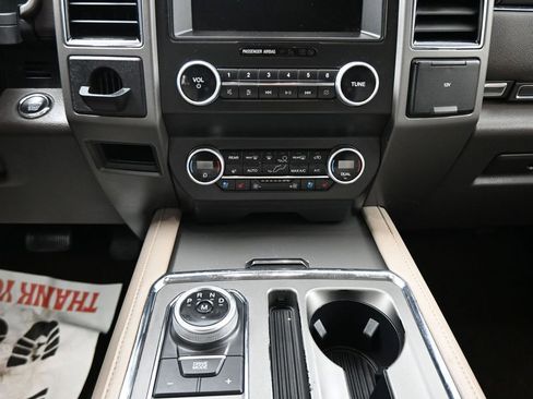 Used 2021 Ford Expedition XLT RWD image 9