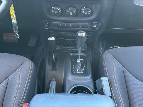 Used 2014 Jeep Wrangler Unlimited Rubicon w/ Connectivity Group AWD/4WD image 12