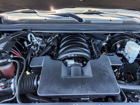 Used 2018 Chevrolet Suburban Premier RWD image 26