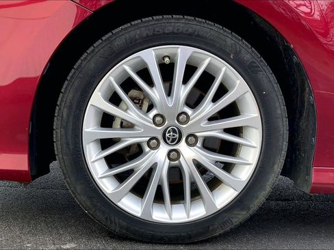 Used 2018 Toyota Camry XLE image 9